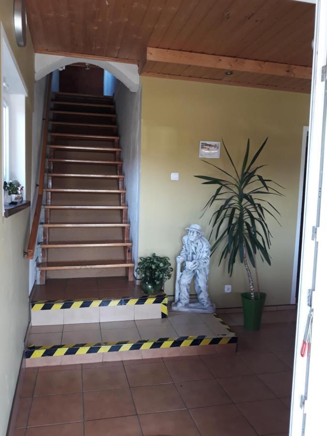 Pod Piramida Villa Lugniany ภายนอก รูปภาพ