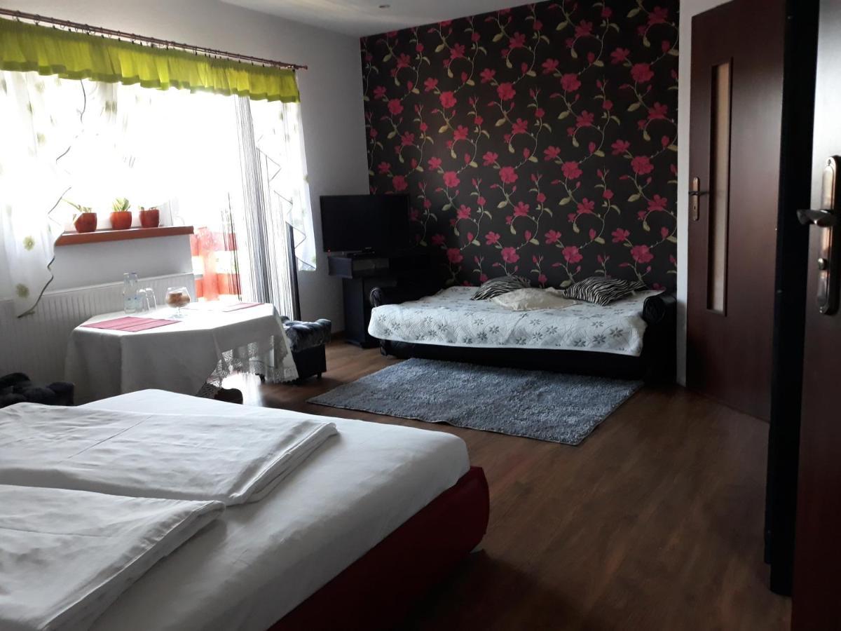 Pod Piramida Villa Lugniany ภายนอก รูปภาพ